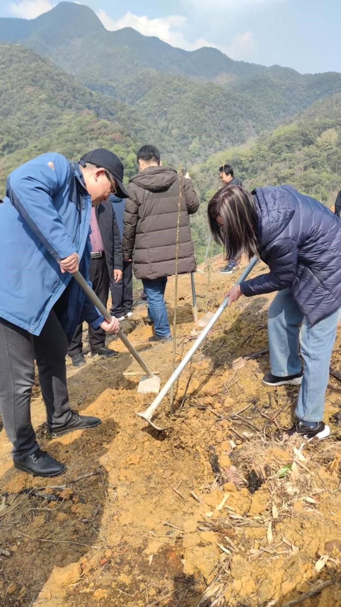 碳惠山?！ば雍糜心恪疤蓟蒎\旗”醫(yī)患共植“滬明杏林”活動